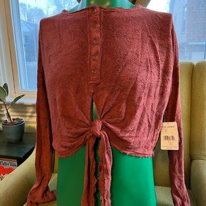 *Closet closing soon* NWT Free People top